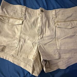 Old Navy Women's Cargo Shorts in Tan